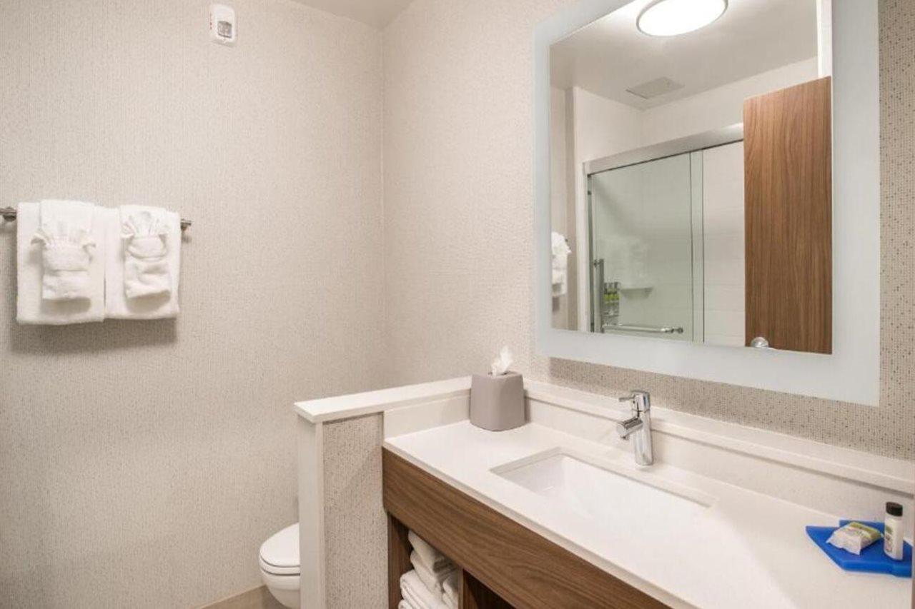 Holiday Inn Express & Suites Racine By Ihg Екстериор снимка