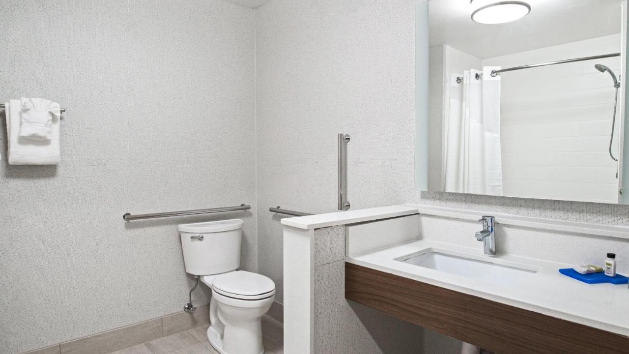 Holiday Inn Express & Suites Racine By Ihg Екстериор снимка