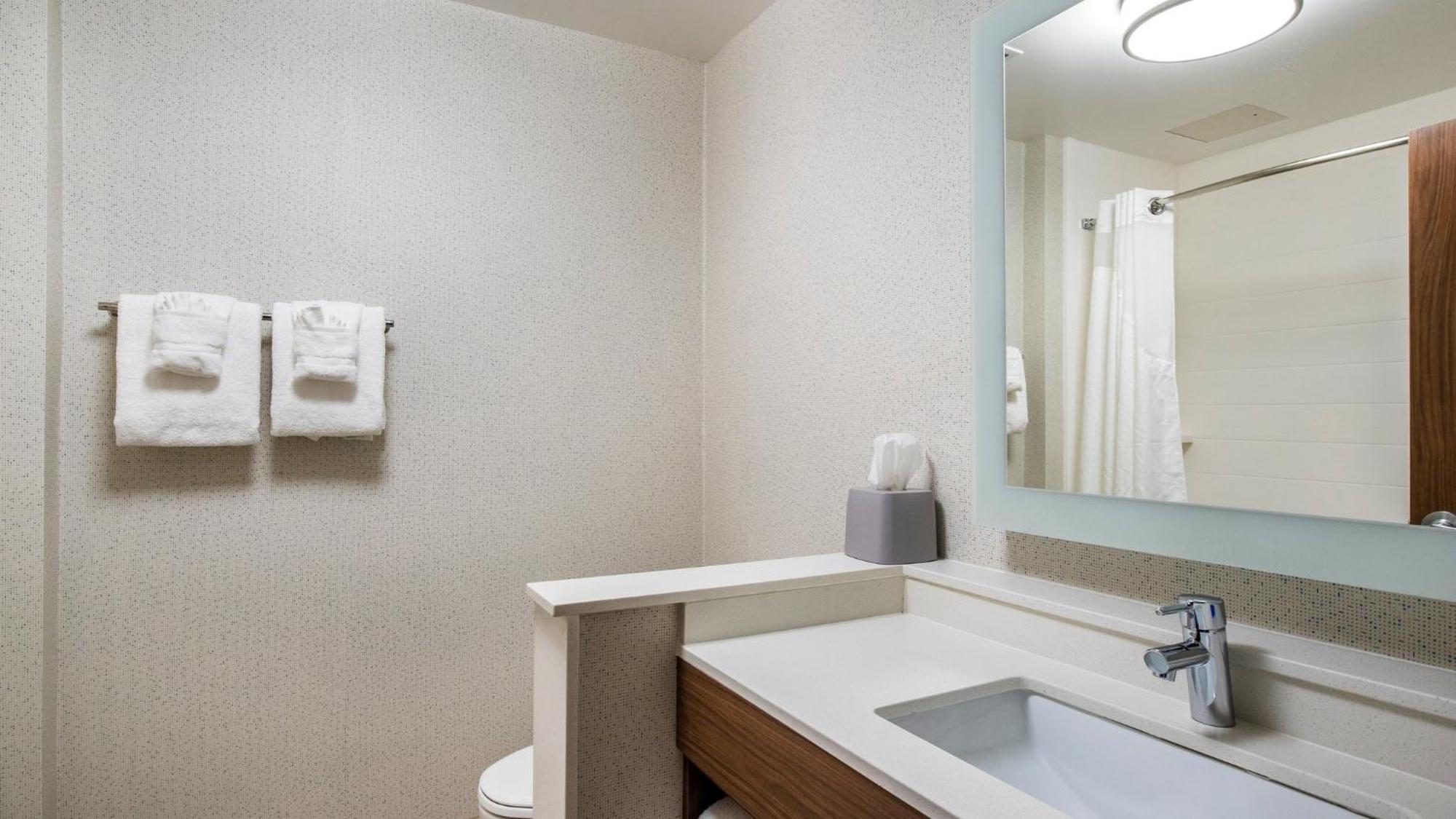 Holiday Inn Express & Suites Racine By Ihg Екстериор снимка