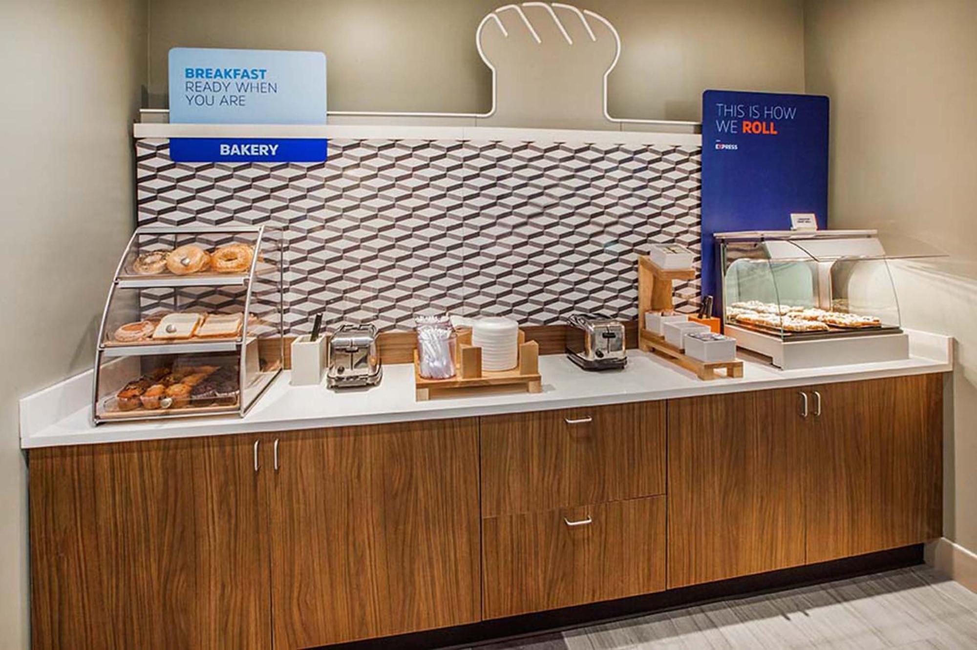 Holiday Inn Express & Suites Racine By Ihg Екстериор снимка