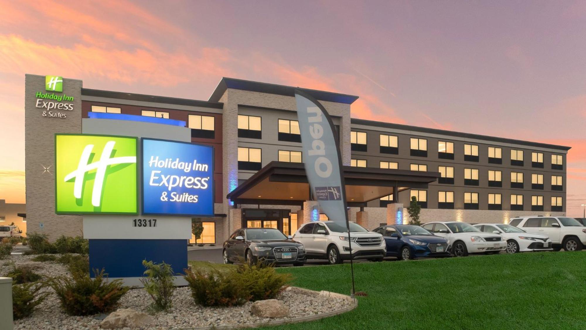 Holiday Inn Express & Suites Racine By Ihg Екстериор снимка