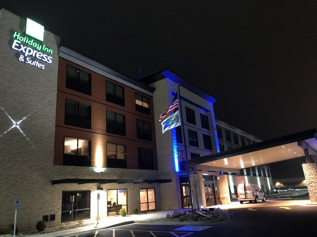 Holiday Inn Express & Suites Racine By Ihg Екстериор снимка